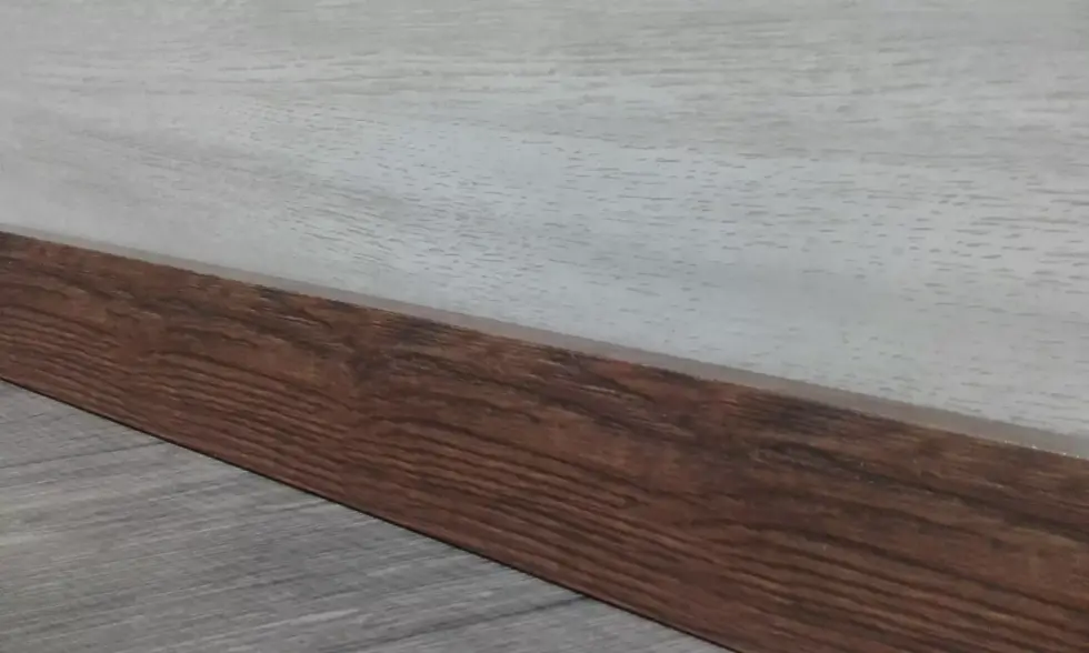 5 Razones para optar por zócalos de PVC en la construcción y decoración de interiores