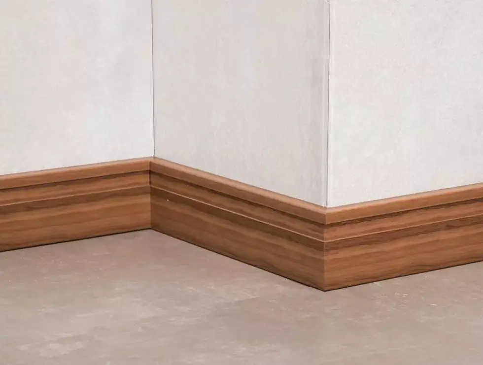 5 Razones para optar por zócalos de PVC en la construcción y decoración de interiores