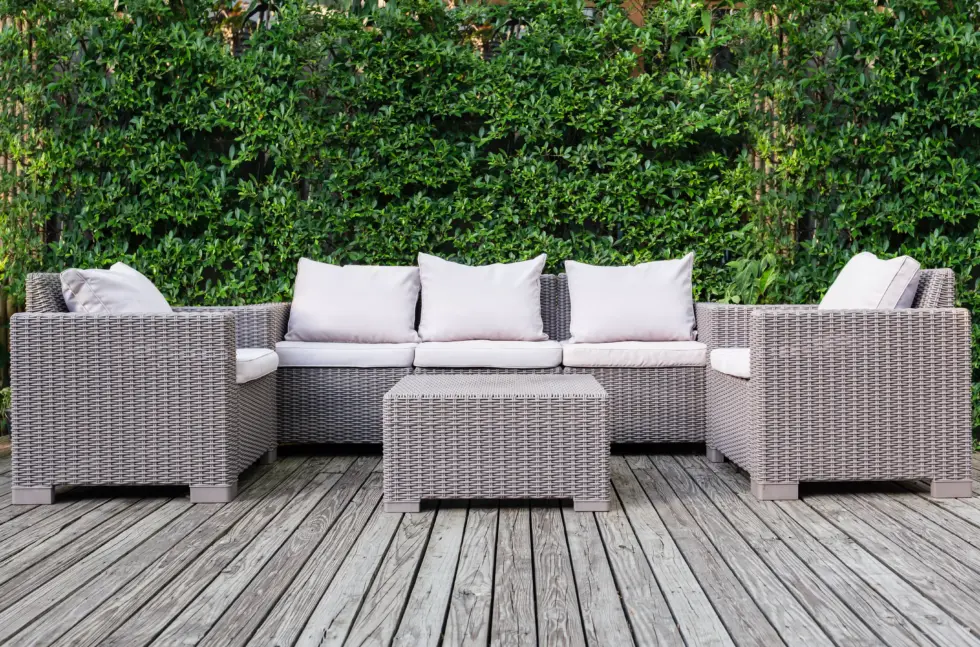 Muebles de terraza: cómo elegir los ideales para tu espacio al aire libre